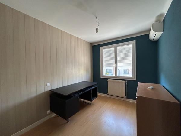 Mitoyenne 1 côté - 6 pièces - 102 m²