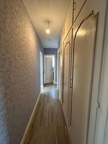 Mitoyenne 1 côté - 6 pièces - 102 m²