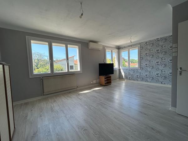 Mitoyenne 1 côté - 6 pièces - 102 m²
