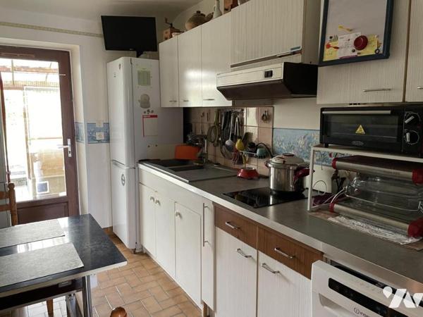 Ensemble de deux petites maisons de plain-pied à rénover entièrement  