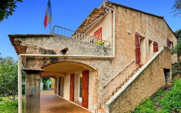 Maison à vendre    5 pièces • 95,01 m2 Saint-Raphaël