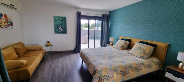 Villa d'Architecte de 800 m² - 16 pièces - 9 chambres - 1 appartement T3 - 1 piscine intérieure et 1 extérieure - parcelle 2500 m² - Le Temple