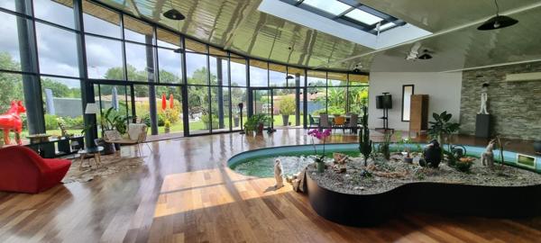 Villa d'Architecte de 800 m² - 16 pièces - 9 chambres - 1 appartement T3 - 1 piscine intérieure et 1 extérieure - parcelle 2500 m² - Le Temple