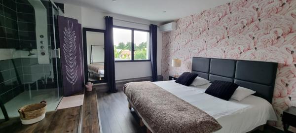 Villa d'Architecte de 800 m² - 16 pièces - 9 chambres - 1 appartement T3 - 1 piscine intérieure et 1 extérieure - parcelle 2500 m² - Le Temple