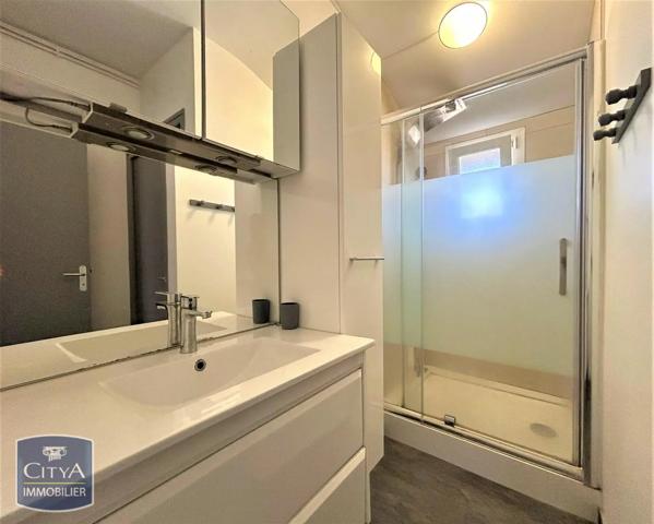 Appartement à louer 3 pièces 66.04m² Coutras (33230)