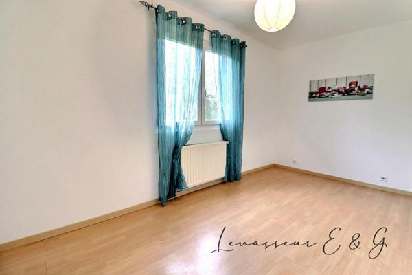 MOUY 60250 - Pavillon 4 chambres possible 5 sur sous sol total - 870m²