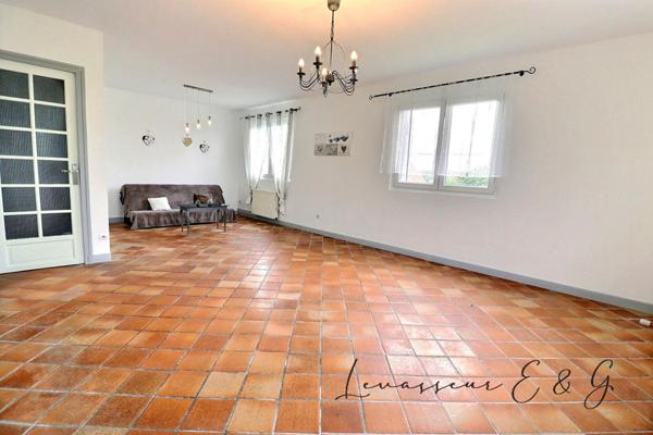 MOUY 60250 - Pavillon 4 chambres possible 5 sur sous sol total - 870m²