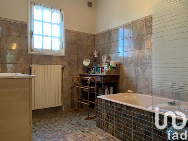 Maison traditionnelle 6 pièces de 278 m² à Lamonzie-Saint-Martin (24680)