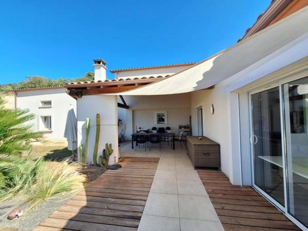 Propriété d'exception avec piscine et grande dépendance