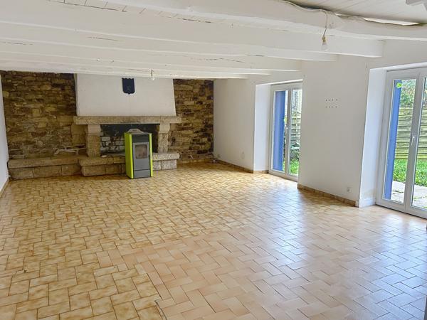 Plouay (56240) Découvrez cette longère située à quelques minutes du bourg de Plouay.