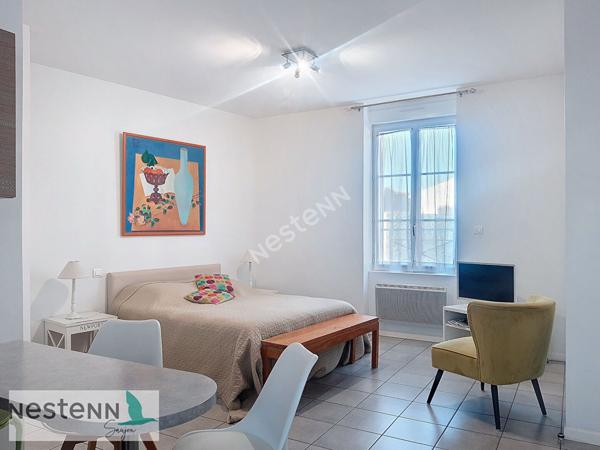 Immeuble de 4 studios parfaitement rénovés à vendre au centre de Saujon à quelques minutes des thermes.