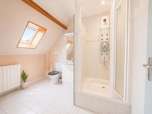 Maison familiale avec sous-sol total et fort potentiel - Pomponne