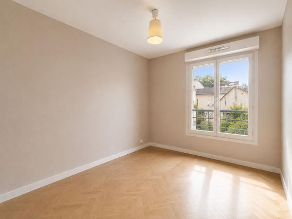 Appartement familial 4 pièces avec balcon, box et DPE B Nanterre limite Rueil-Malmaison