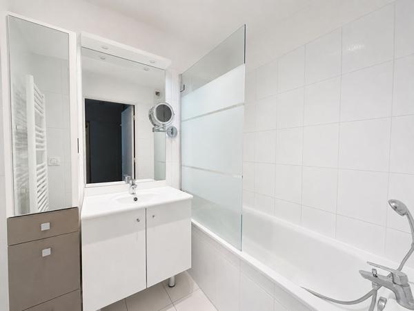 Appartement familial 4 pièces avec balcon, box et DPE B Nanterre limite Rueil-Malmaison