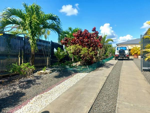 EXCLUSIVITÉ- Propriété à vendre 3 logements de plain-pied, 9 pièces SAINTE ANNE GISSAC (971)