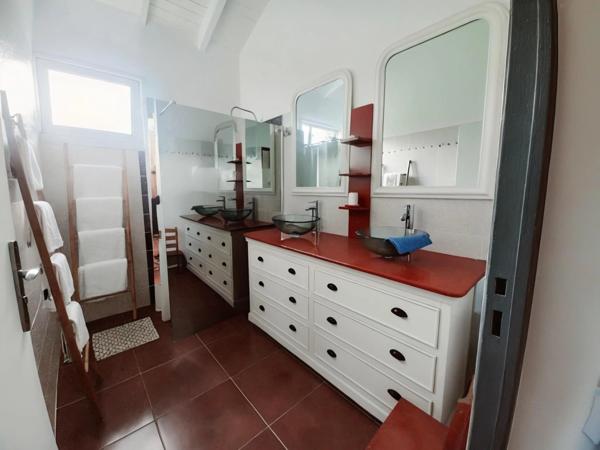 EXCLUSIVITÉ- Propriété à vendre 3 logements de plain-pied, 9 pièces SAINTE ANNE GISSAC (971)