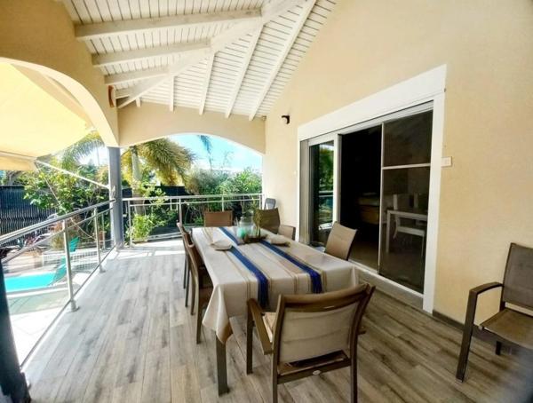 EXCLUSIVITÉ- Propriété à vendre 3 logements de plain-pied, 9 pièces SAINTE ANNE GISSAC (971)