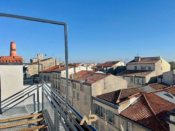 Hypercentre - Duplex avec Rooftop et Terrasse €360 000 ** - Référence MR647-3