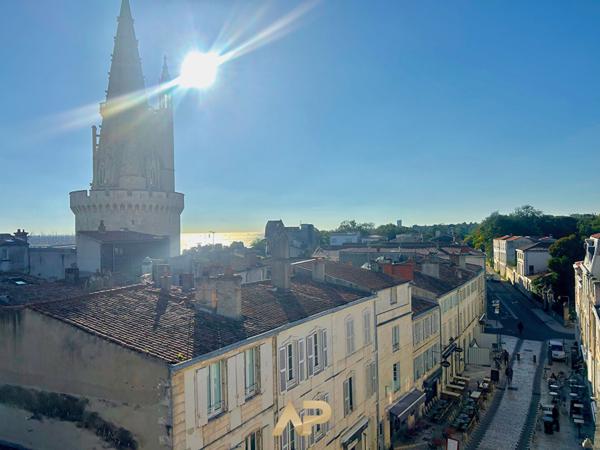 Hypercentre - Duplex avec Rooftop et Terrasse €360 000 ** - Référence MR647-3