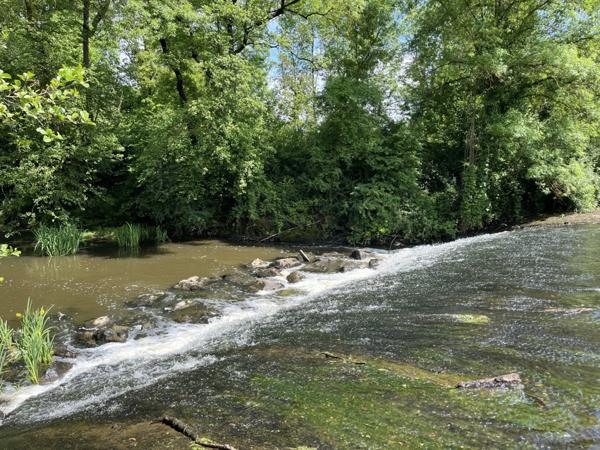 Propriété Moulin à 422 m² ROCHESERVIERE (85)