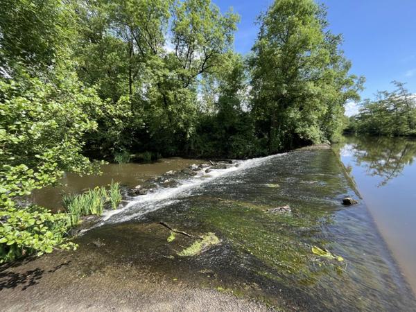 Propriété Moulin à 422 m² ROCHESERVIERE (85)