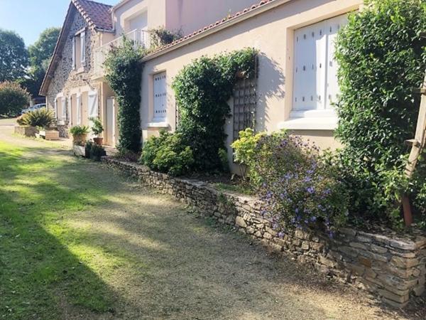 Propriété Moulin à 422 m² ROCHESERVIERE (85)