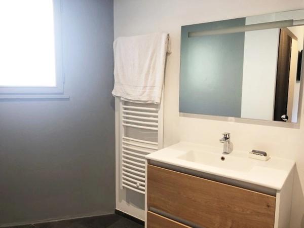 Propriété Moulin à 422 m² ROCHESERVIERE (85)