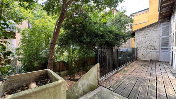 A vendre, centre ville de Perigueux (24000), bel immeuble avec jardin