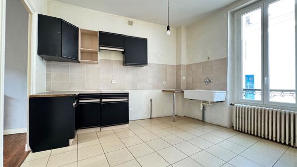 A vendre, centre ville de Perigueux (24000), bel immeuble avec jardin