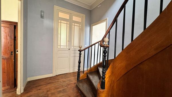 A vendre, centre ville de Perigueux (24000), bel immeuble avec jardin