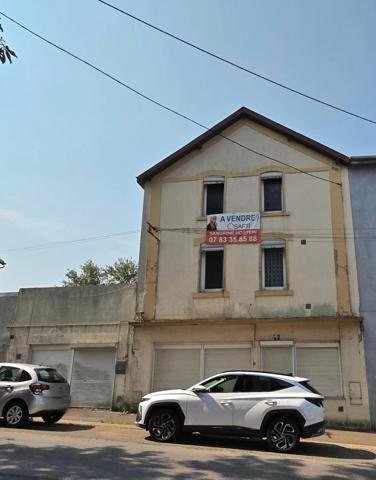 Immeuble avec 5 appartements et 1 garage!