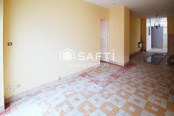 Immeuble avec 5 appartements et 1 garage!