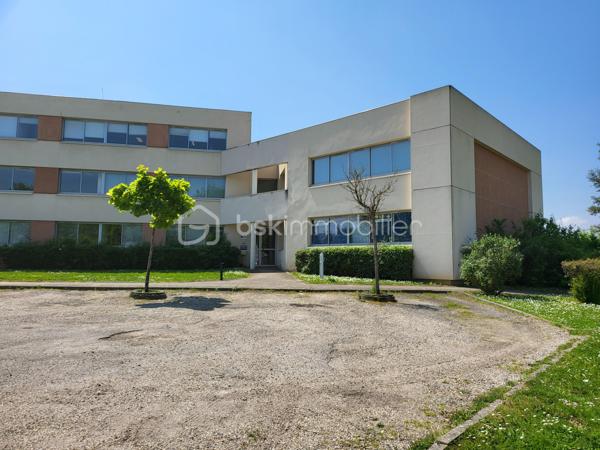 Bureau de 233,38 m²