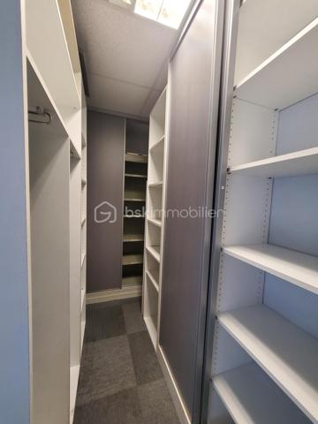 Bureau de 233,38 m²