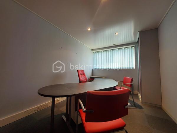 Bureau de 233,38 m²