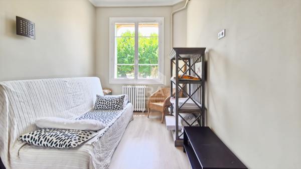 BARBENTANE - Maison bourgeoise 4 chambres et bureau, jardin et grand garage