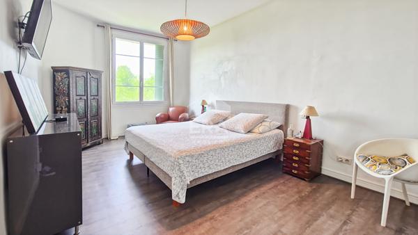 BARBENTANE - Maison bourgeoise 4 chambres et bureau, jardin et grand garage