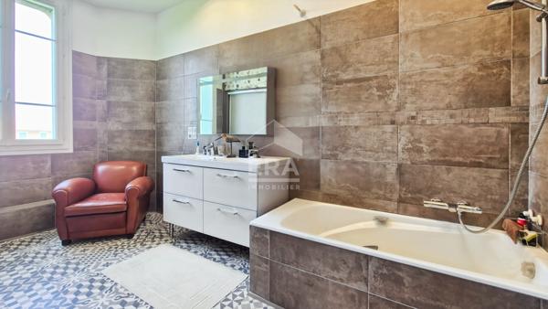 BARBENTANE - Maison bourgeoise 4 chambres et bureau, jardin et grand garage