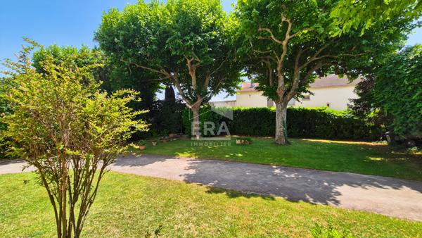 BARBENTANE - Maison bourgeoise 4 chambres et bureau, jardin et grand garage