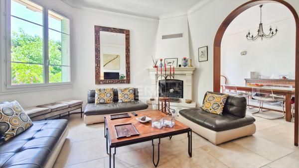 BARBENTANE - Maison bourgeoise 4 chambres et bureau, jardin et grand garage