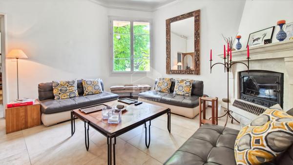 BARBENTANE - Maison bourgeoise 4 chambres et bureau, jardin et grand garage