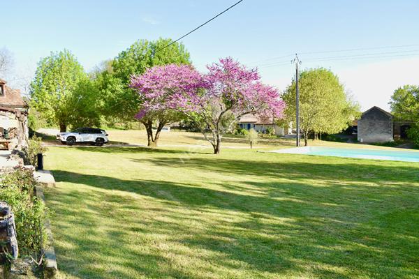 Ancienne fermette renovee avec piscine et grand terrain ! Ref. 5591JH