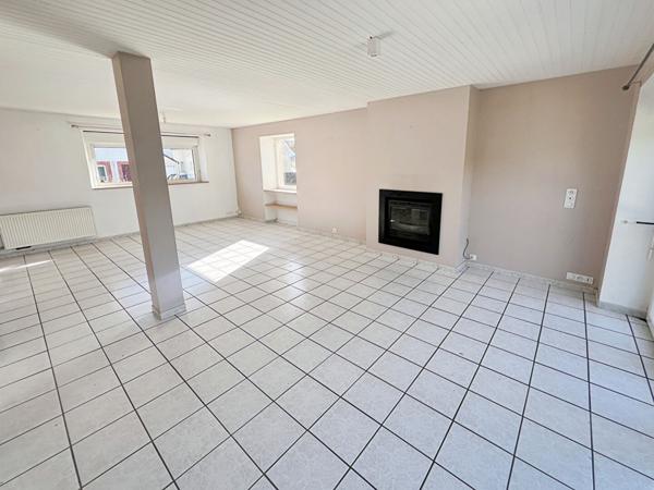 PLOEREN près de Vannes. Bus et commerces à pieds.