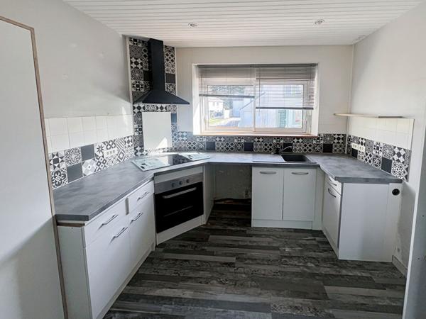 PLOEREN près de Vannes. Bus et commerces à pieds.