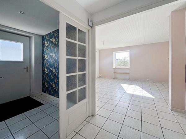 PLOEREN près de Vannes. Bus et commerces à pieds.