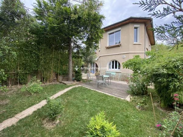 Vente                                                      Maison
                        
                     5 pièces                      135 m2                     à Millau