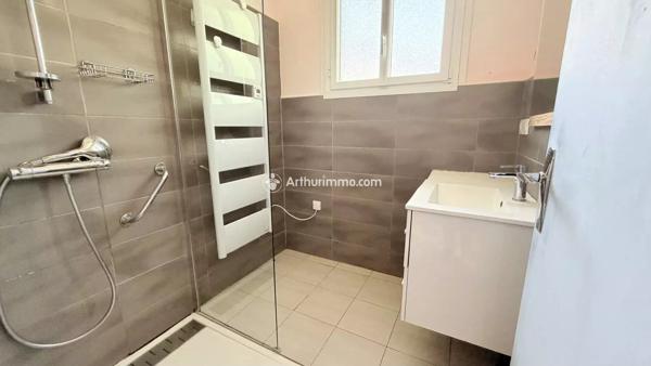 Vente                                                      Maison
                        
                     5 pièces                      135 m2                     à Millau