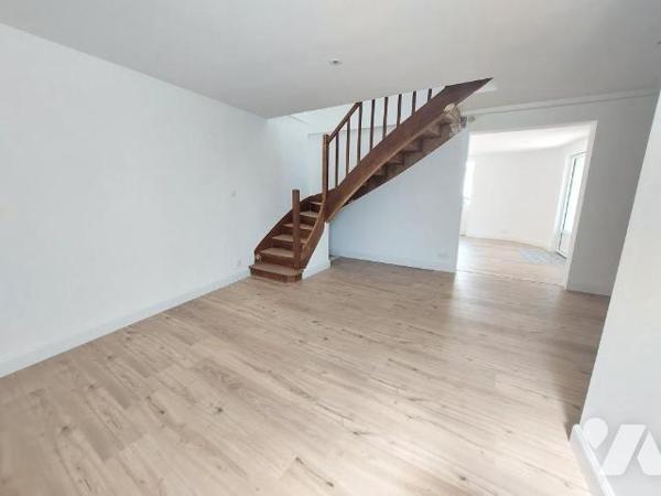 A VENDRE - LAVAL MAISON DE VILLE - RIVE DROITE 