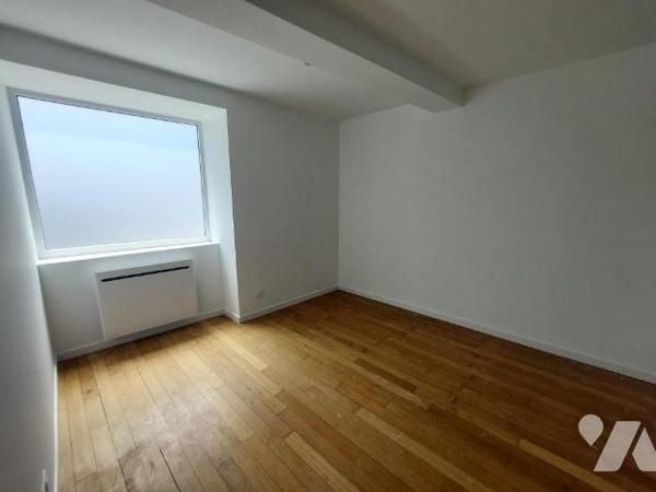 A VENDRE - LAVAL MAISON DE VILLE - RIVE DROITE 