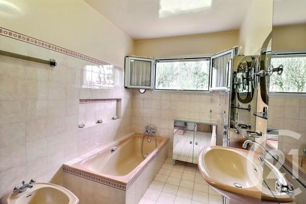 Maison à vendre  8 pièces - 213 m2 VAUJOURS - 93